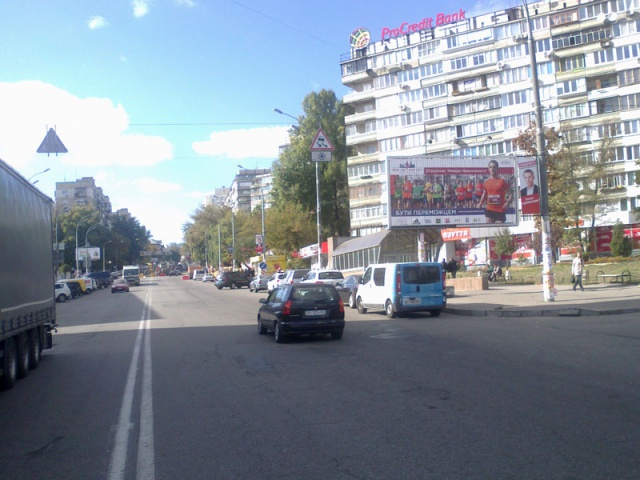 Призма 6x3,  Васильковская ул., возле гостиницы Мир (станция метро Голосеевская)