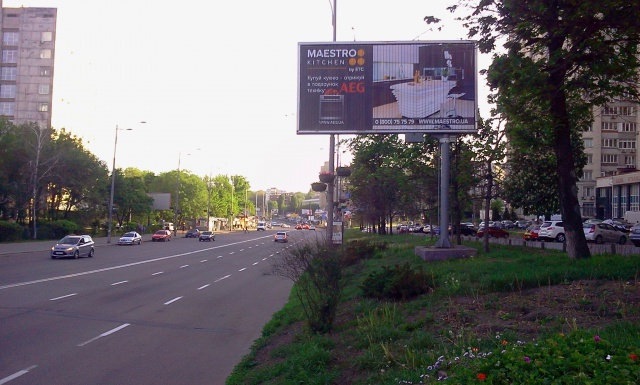 Призма 6x3,  Голосеевский пр-кт, 62, в напр. Голосеевской площ., розмежувач